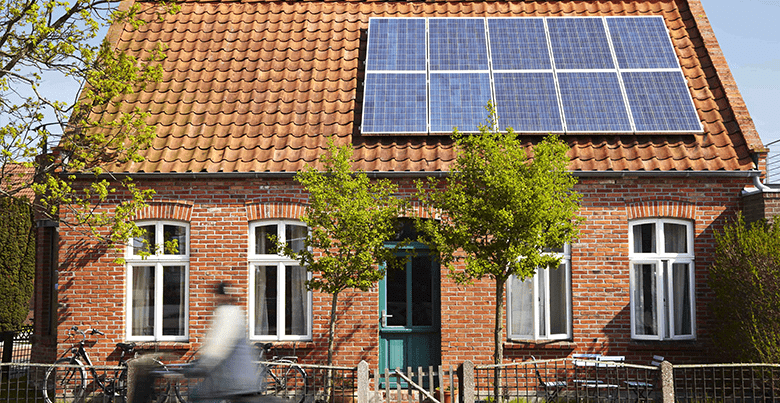 Installation de panneaux photovoltaïques à Nîmes : Pourquoi choisir cette solution écologique et rentable ?