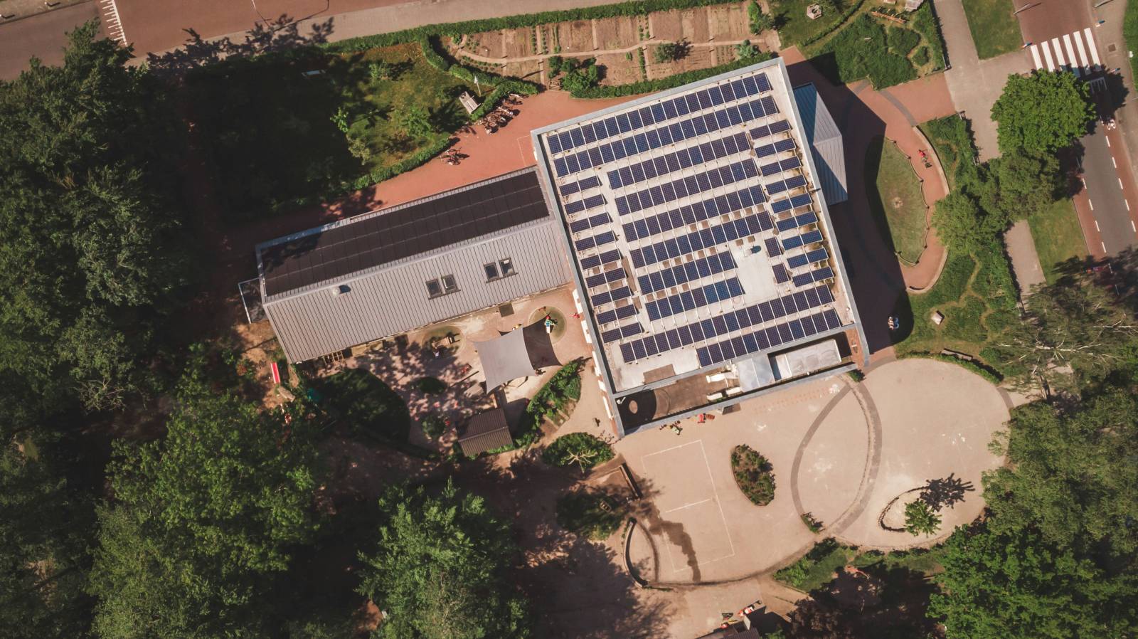 Solutions photovoltaïques sur mesure pour les entreprises à Montpellier adaptées à vos besoins énergétiques et économiques
