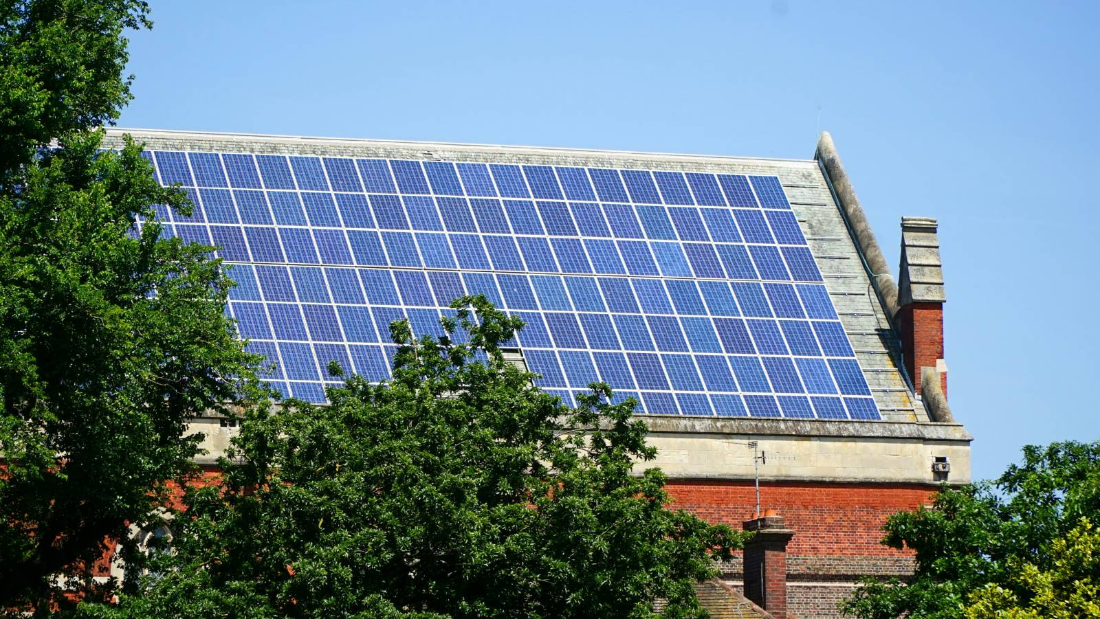 Profiter de l'obligation d'achat solaire pour vendre mon électricité avec EDF OA et maximiser mes revenus